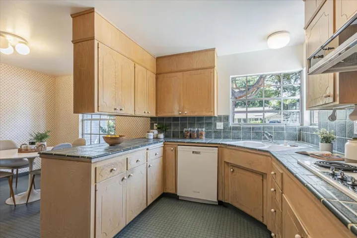 1270 Montclaire Way, Los Altos, California 94024