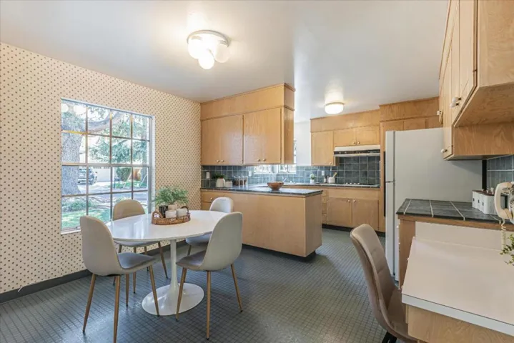 1270 Montclaire Way, Los Altos, California 94024