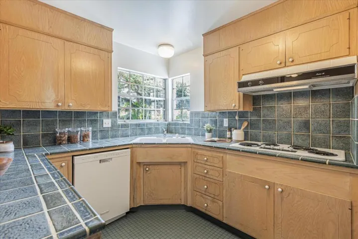 1270 Montclaire Way, Los Altos, California 94024