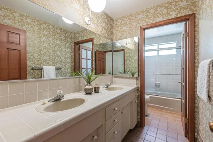 1270 Montclaire Way, Los Altos, California 94024