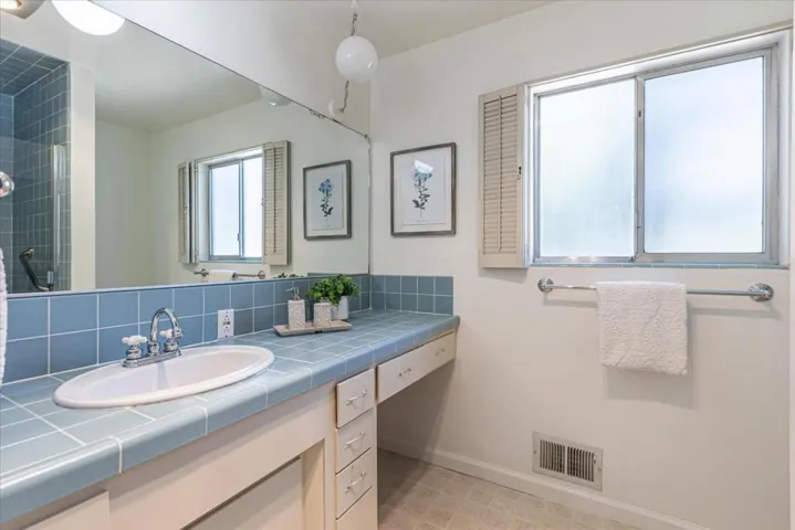 1270 Montclaire Way, Los Altos, California 94024