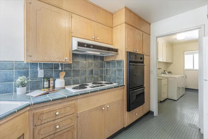1270 Montclaire Way, Los Altos, California 94024