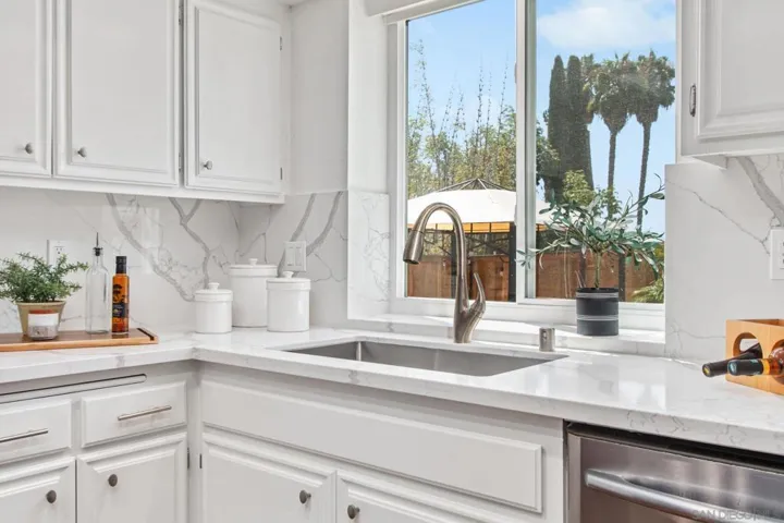 9075 Meadowrun Way, San Diego, California 92129