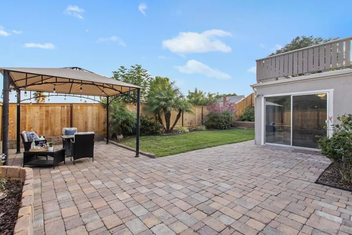 9075 Meadowrun Way, San Diego, California 92129