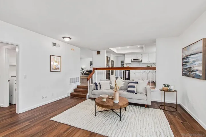9075 Meadowrun Way, San Diego, California 92129