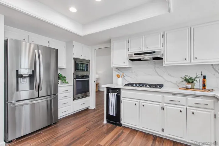 9075 Meadowrun Way, San Diego, California 92129