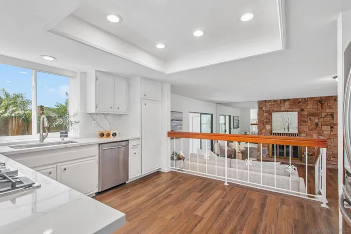 9075 Meadowrun Way, San Diego, California 92129