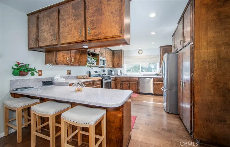 Kitchen with Breakfast Bar