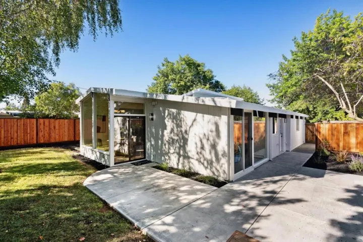 3634 South Court, Palo Alto, California 94306