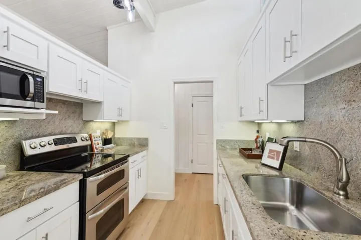 3634 South Court, Palo Alto, California 94306