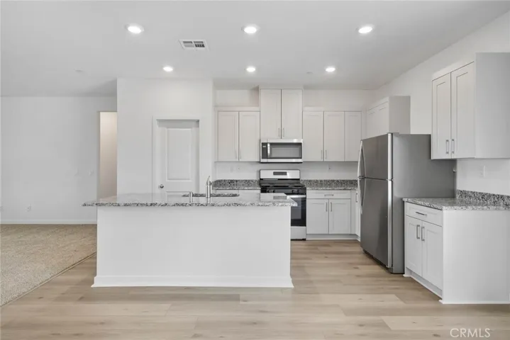 12323 Bear Ridge Way, Victorville, California 92392