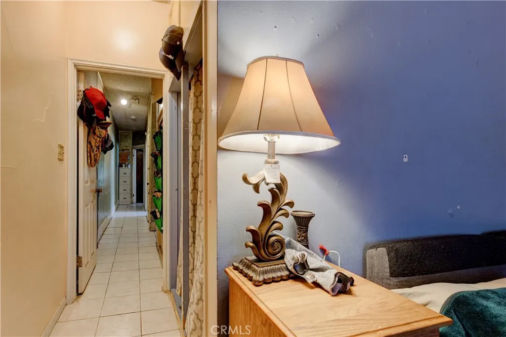 2211 S Bronson Avenue, Los Angeles, California 90018 home-pic-18