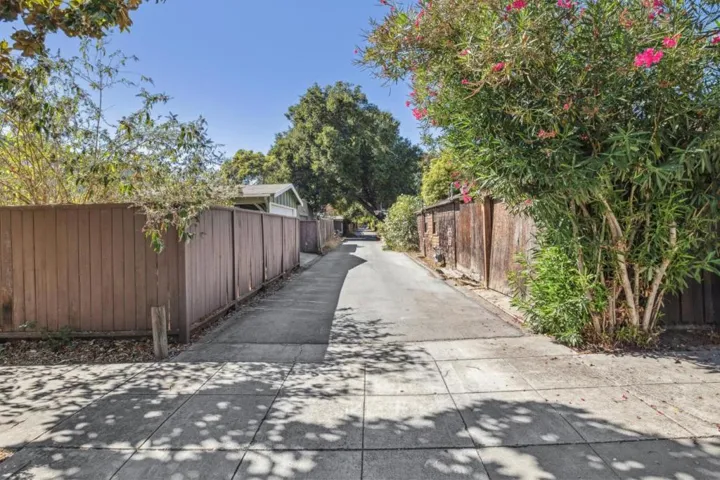 179189 Lincoln Avenue, Palo Alto, California 94301