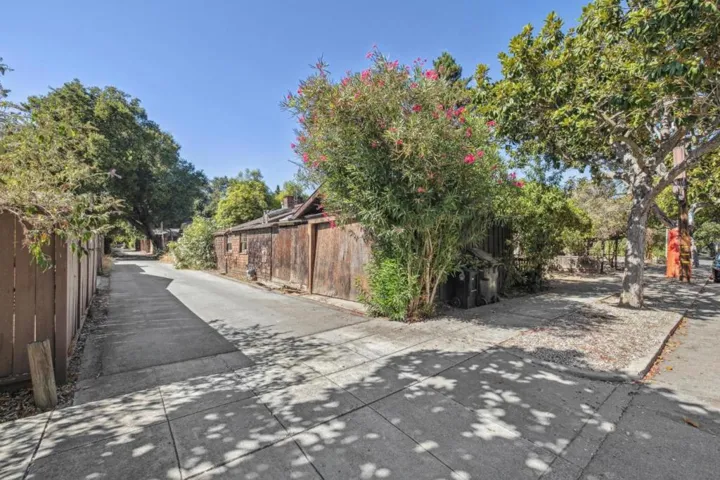 179189 Lincoln Avenue, Palo Alto, California 94301