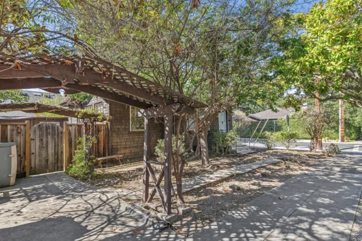 179189 Lincoln Avenue, Palo Alto, California 94301
