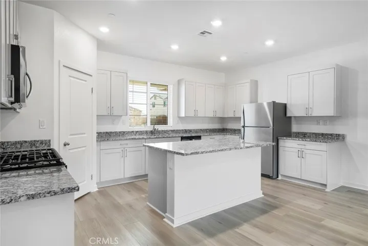 12335 Bear Ridge Way, Victorville, California 92392
