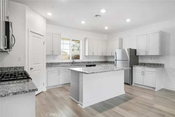 12359 Bear Ridge Way, Victorville, California 92392