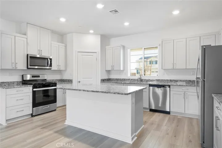 12359 Bear Ridge Way, Victorville, California 92392