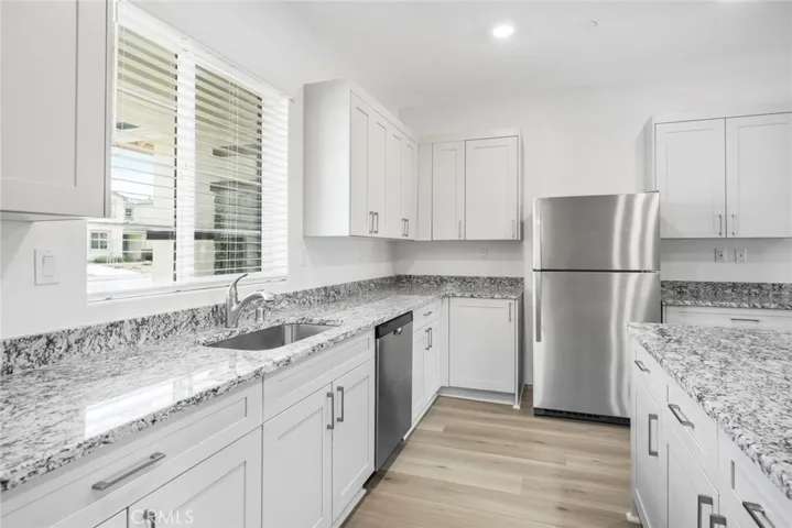 12359 Bear Ridge Way, Victorville, California 92392