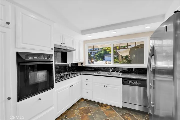 27104 Shorewood Road, Rancho Palos Verdes, California 90275