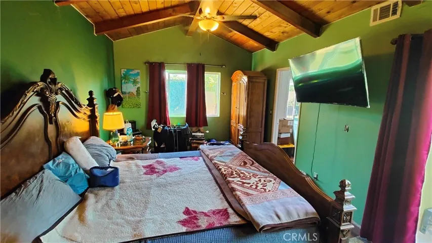 HUGE MASTER BEDROOM