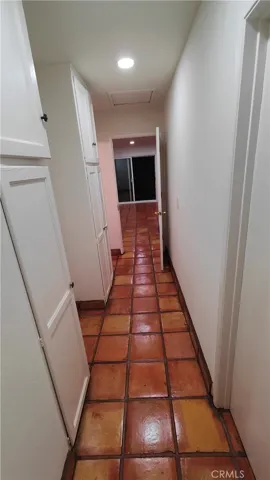 HALLWAY LEADING TO THE BATHROOMS AND LIVINGROOM.