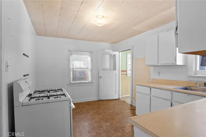 1136 W 10th Street, Merced, California 95341