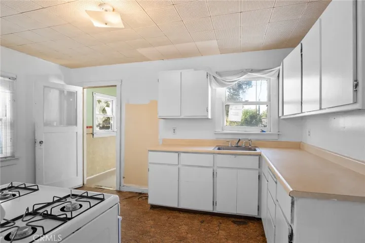 1136 W 10th Street, Merced, California 95341