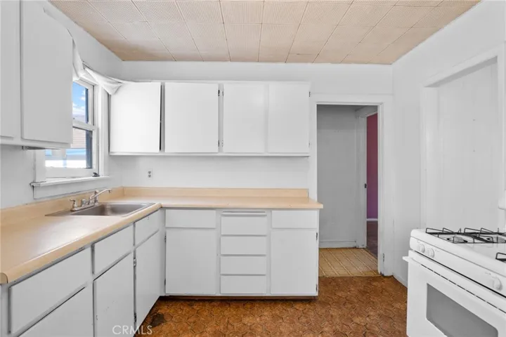 1136 W 10th Street, Merced, California 95341