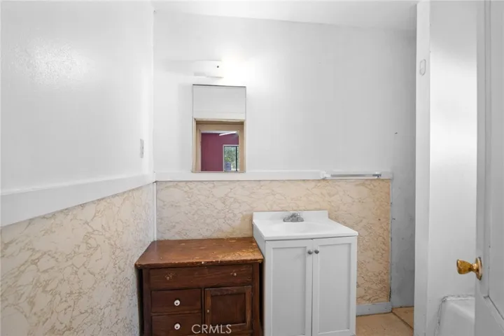 1136 W 10th Street, Merced, California 95341