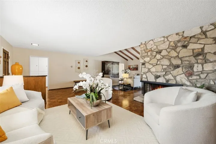1315 Riviera Drive, Pasadena, California 91107