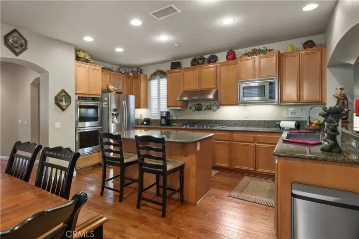 5437 Martingale Way, Fontana, California 92336