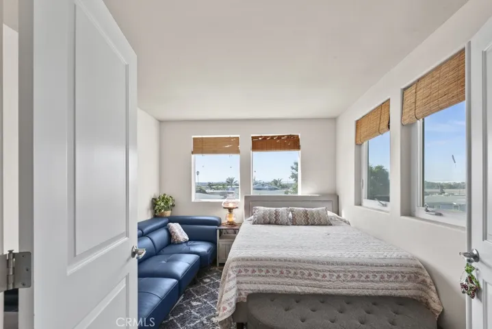 bedroom 1 - (does not have a closet)
