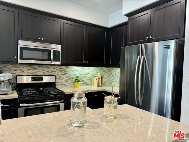 7611 N Courage Way, Van Nuys, California 91405