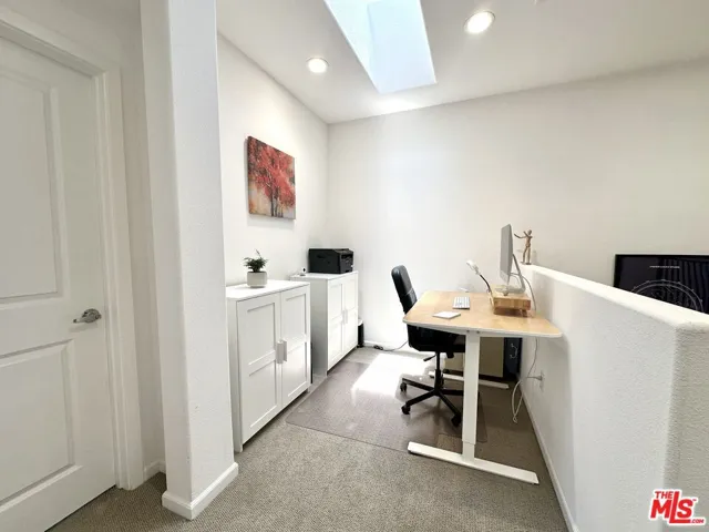 7611 N Courage Way, Van Nuys, California 91405