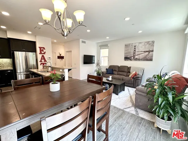 7611 N Courage Way, Van Nuys, California 91405