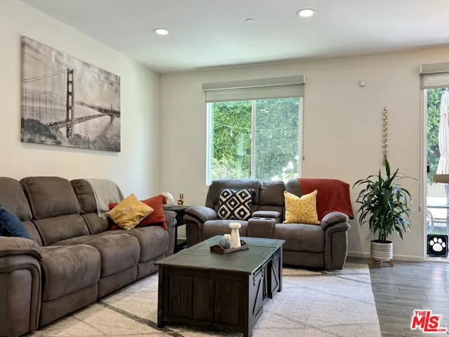 7611 N Courage Way, Van Nuys, California 91405
