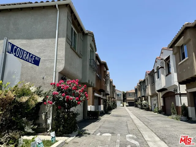7611 N Courage Way, Van Nuys, California 91405