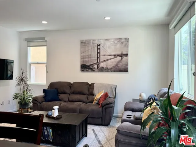 7611 N Courage Way, Van Nuys, California 91405