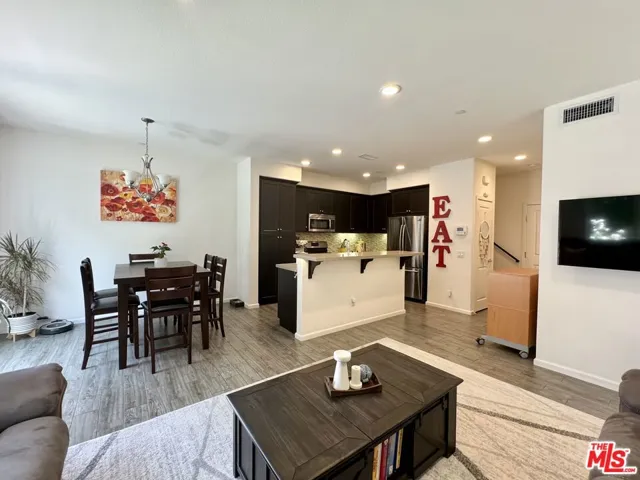 7611 N Courage Way, Van Nuys, California 91405