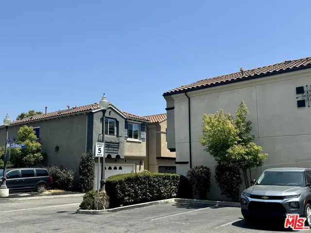 7611 N Courage Way, Van Nuys, California 91405