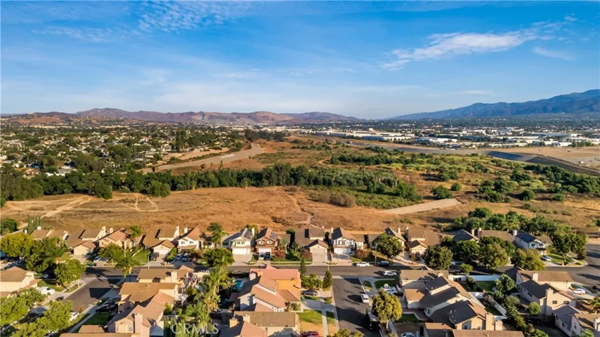 873 Hedges Drive, Corona, California 92878