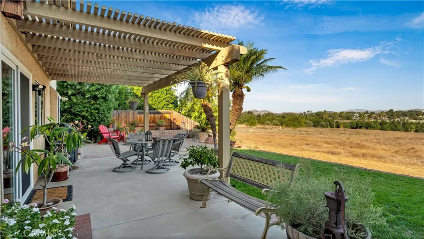 873 Hedges Drive, Corona, California 92878
