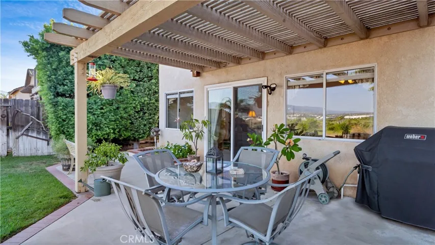 873 Hedges Drive, Corona, California 92878