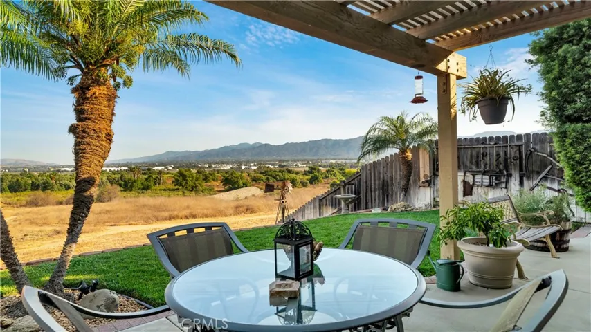 873 Hedges Drive, Corona, California 92878