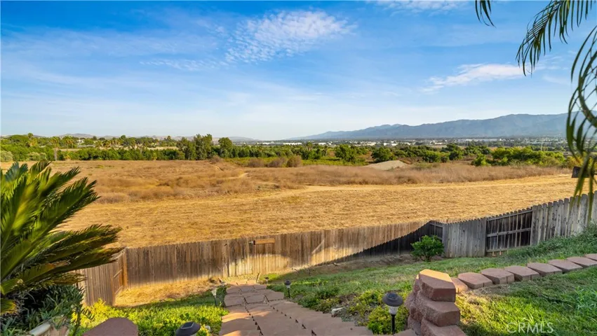 873 Hedges Drive, Corona, California 92878
