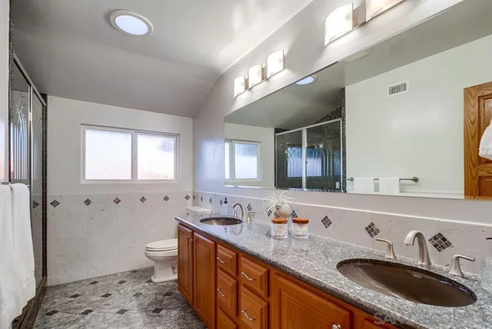 1990 Longs Hill Road, El Cajon, California 92021