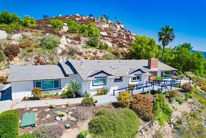 1990 Longs Hill Road, El Cajon, California 92021