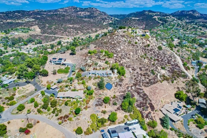 1990 Longs Hill Road, El Cajon, California 92021