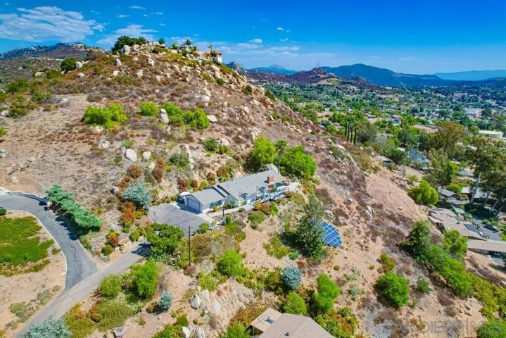 1990 Longs Hill Road, El Cajon, California 92021